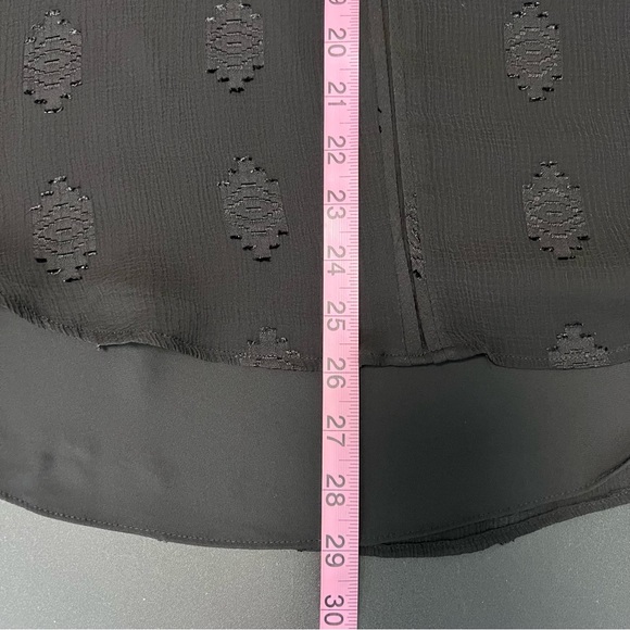 White House Black Market Long Sleeve V-Neck Clip Dot Blouse Size Large - Picture 7 of 10